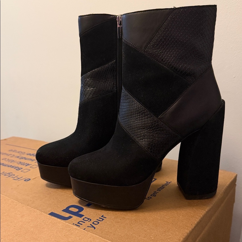 Vince Camuto Gilisama